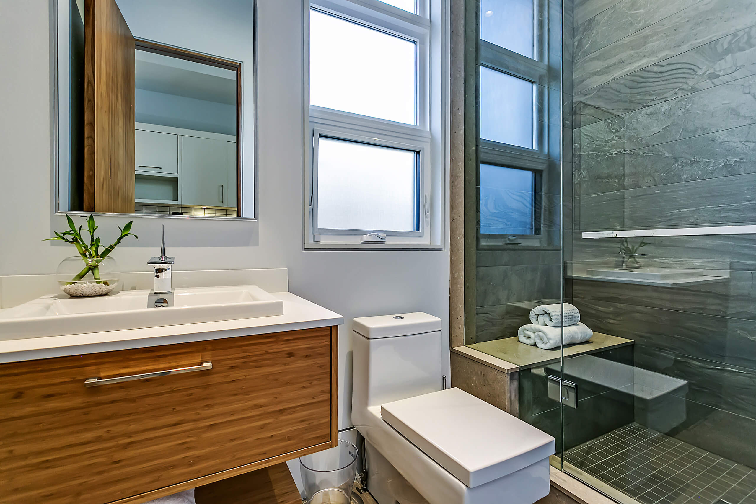 Awning windows in the Bathroom